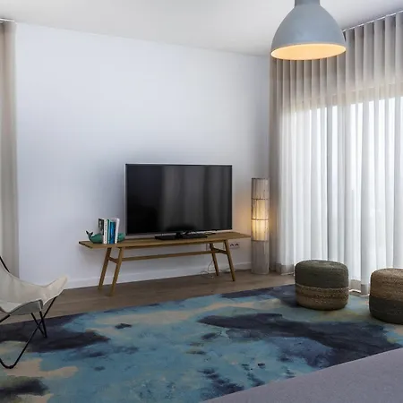 Ξενοδοχείο με διαμερίσματα And The Sea