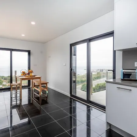 And The Sea Lejlighedshotel